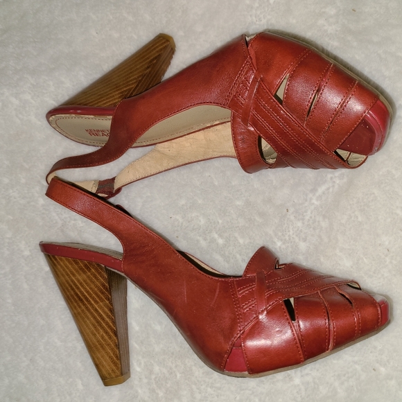 Kenneth Cole Reaction S. 9.5 Red Leather ♥️ Peep Toe Brown Wood Heel - Picture 2 of 8